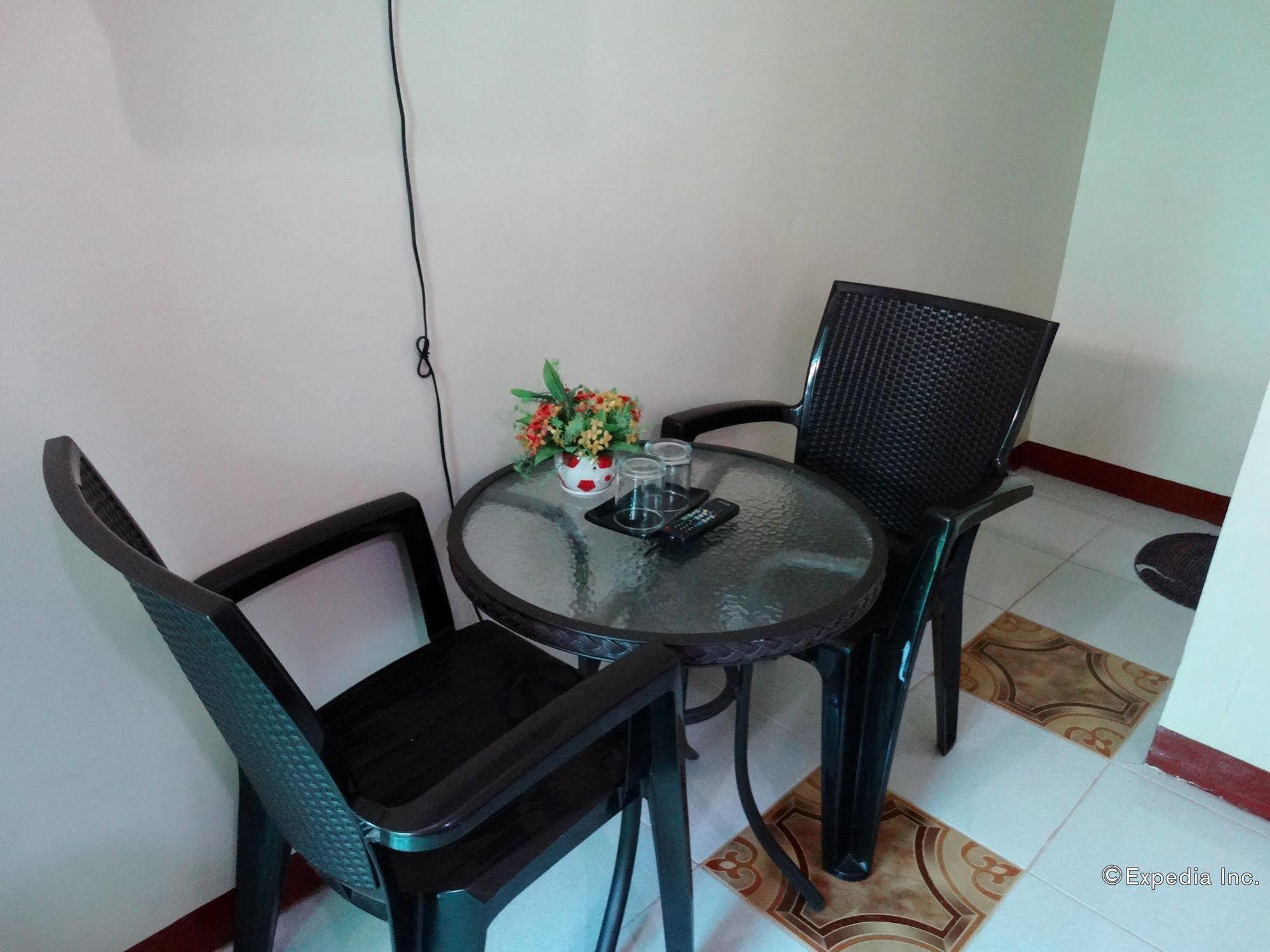 D'Lucky Garden Inn & Suites Tiniguiban Bagian luar foto