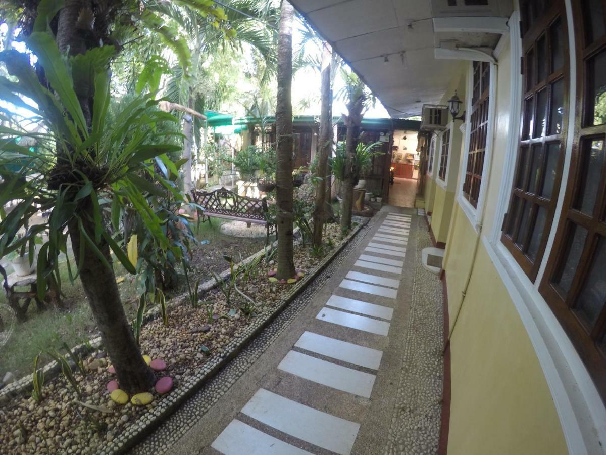 D'Lucky Garden Inn & Suites Tiniguiban Bagian luar foto